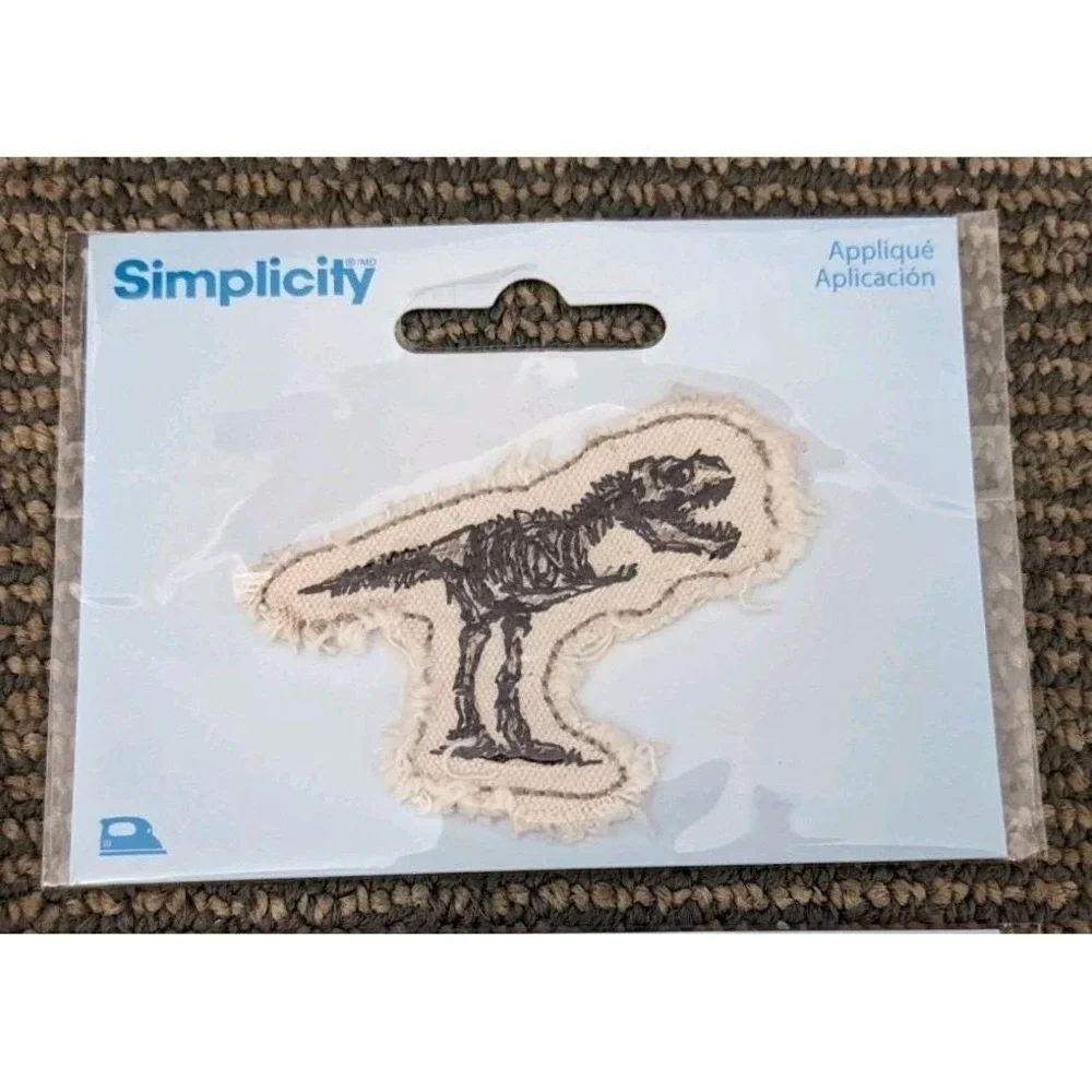 Lot of 18 Assorted Fun Appliques Iron On‎ Patches Cute Unique New Simplicity